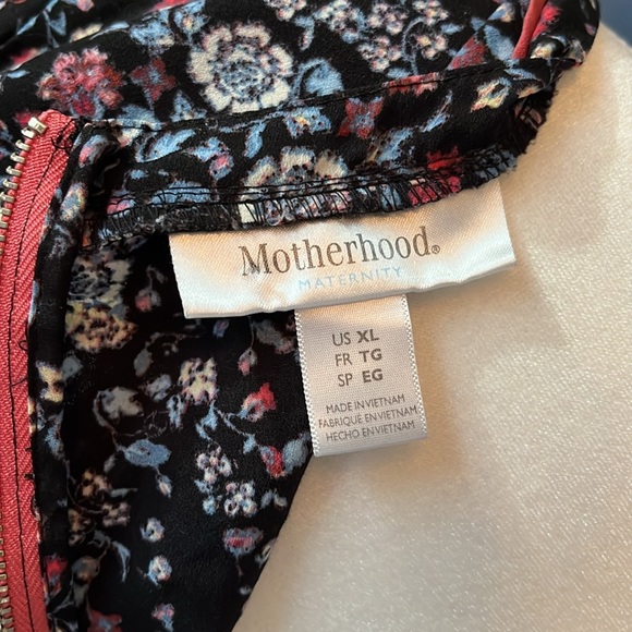 Motherhood Maternity Floral Summer Top with Brick red, Zipper Back - Picture 3 of 10